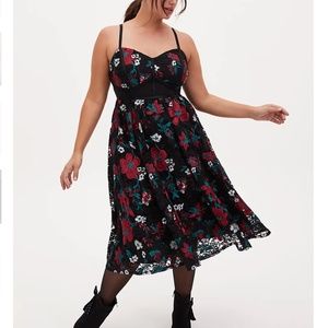 SPECIAL OCCASION BLACK EMBROIDERED FLORAL MIDI DRESS